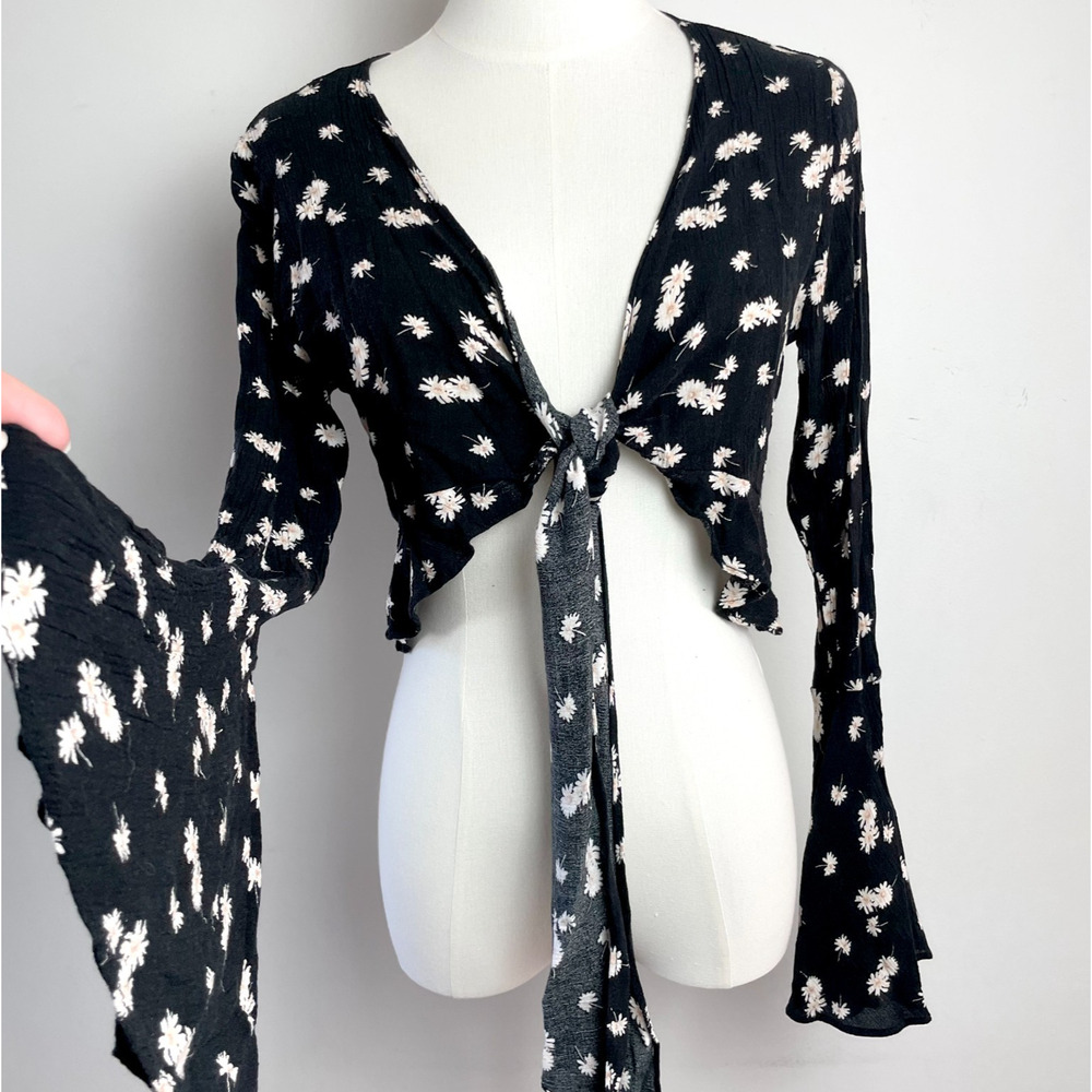 Cropped Tie Front Flared Bell Sleeve Top Medium Deep V-Neck Daisy Print Y2K Boho